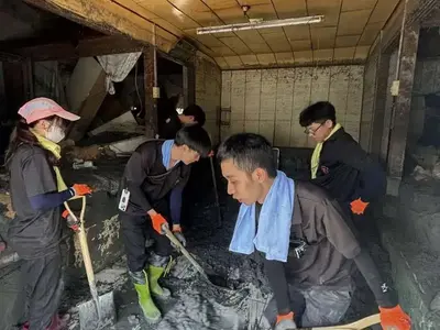 勤益科大學生赴花蓮救災租車…老闆打折還助物資 連隔壁店都慨捐