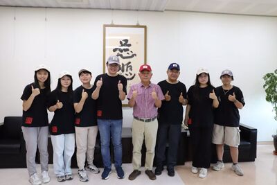 媒體報導-5女大生創作5公尺長版畫贈學校 勤益科大校長：與創辦精神一致