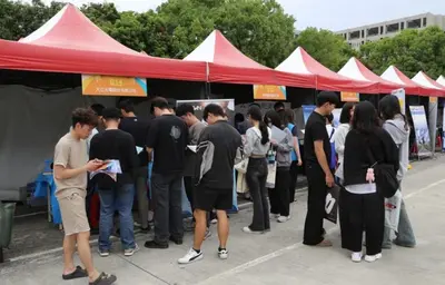 媒體報導-勤益科大「校園就業博覽會」AI科技人才培育接軌產業